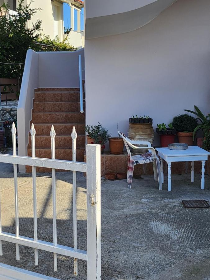 Apartment Nora In Almyrida
